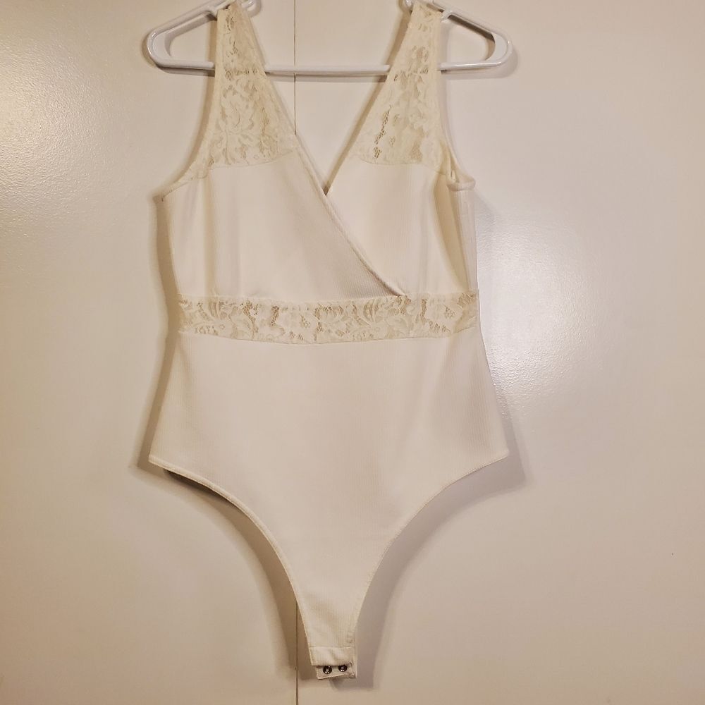 Guess white top